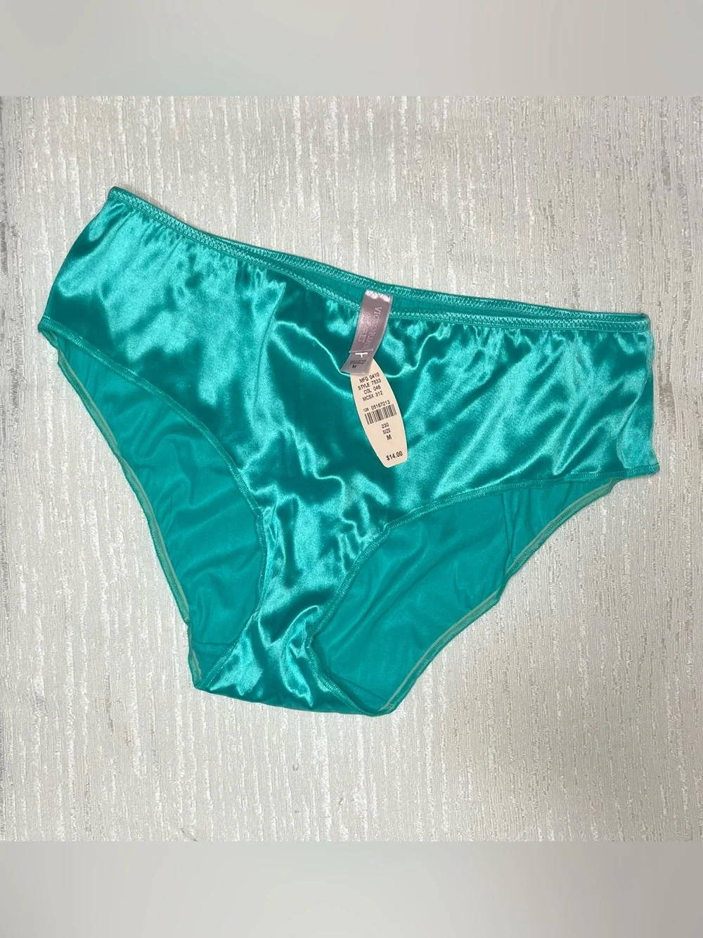 2010 NWT Victorias Secret Panties Size Medium 2 pairs